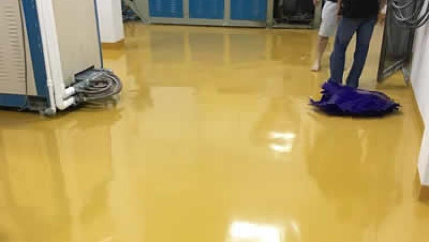 ความแตกต่างระหว่างพื้นอีพ็อกซี่และพื้นโพลียูรีเทน